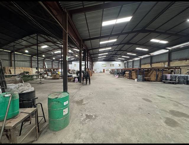 2,785M² WAREHOUSE FOR SALE IN LEA GLEN